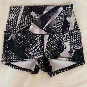 Lululemon shorts! (6)